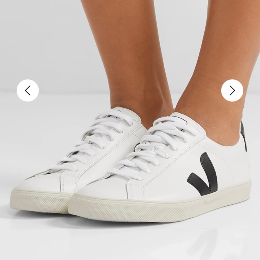 Used like new size 7.5 veja sneakers.